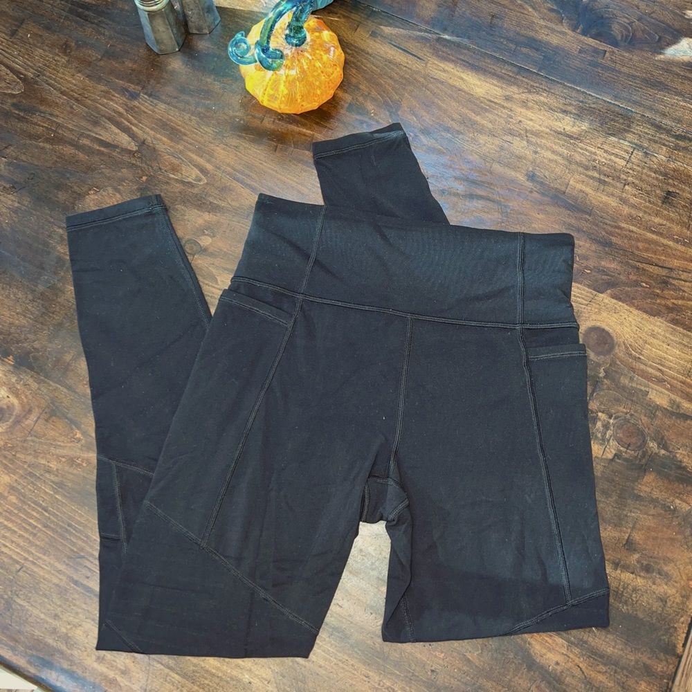 Athleta black size small leggings with side pockets and ribbed detailing
